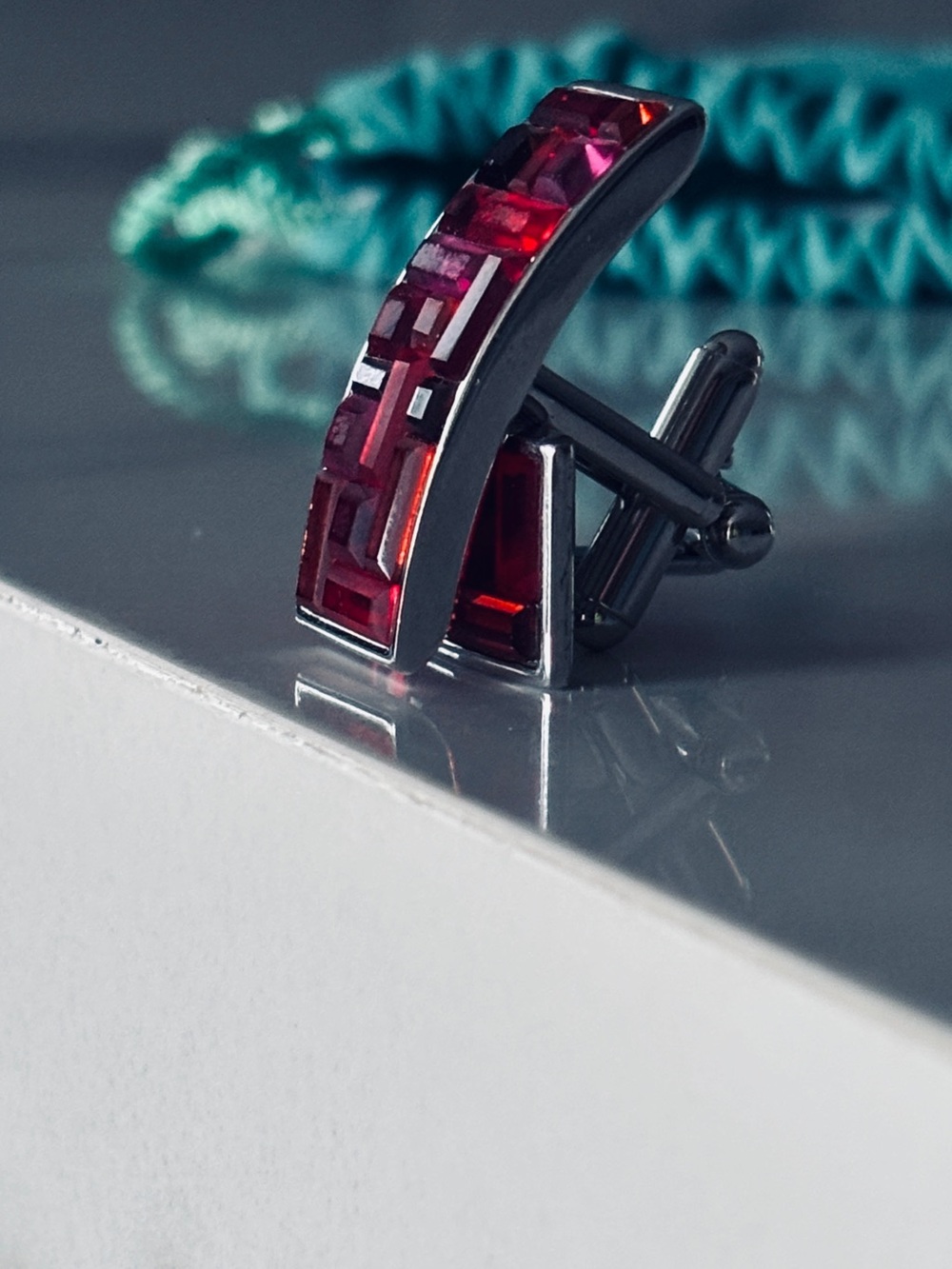 Robert Tateossian RT London Red Crystal Mosaic Curved Cufflinks - Picture 6 of 10